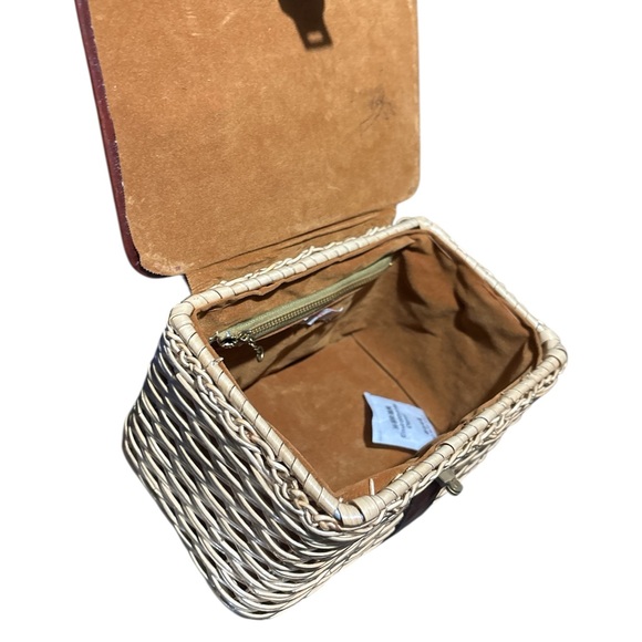 Vintage tan Wicker Basket Purse
Handbag gold hardware brown leather handles - Picture 5 of 8